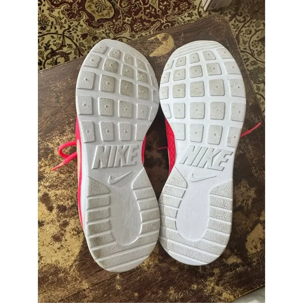 Nike Tanjun Solar Red Sneakers / SZ. 7